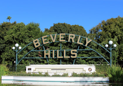 フォトスポットとして有名なビバリーヒルズのゲートサイン、ビバリー ガーデンズ パーク(Beverly Gardens Park)