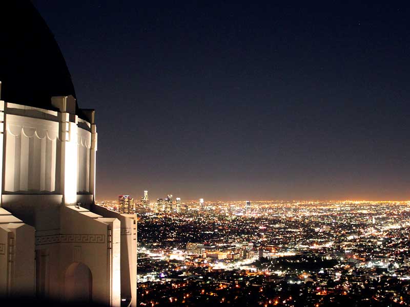 グリフィス天文台夜景ツアー：夜の観光スポットNo.1で映画のロケ地としても有名なグリフィス天文台の夜景。オレンジ色に輝くロサンゼルスの美しい夜景をお楽しみいただけます。